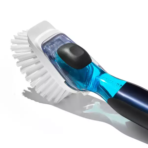 Brosse à vaisselle à manche distributrice de savon Oxo