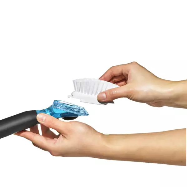 Brosse à vaisselle à manche distributrice de savon Oxo
