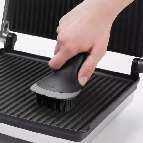 Brosse de nettoyage pour grille à barbecue ou grille rainurée Oxo