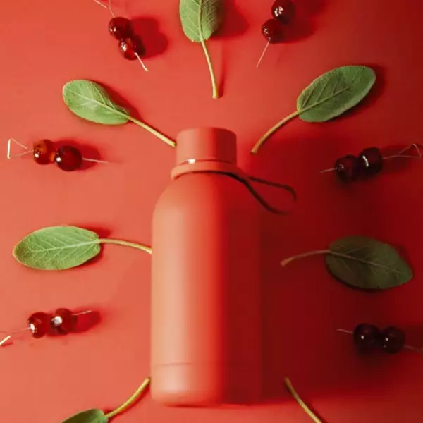 Bouteille isotherme inox Blush Yoko Design rouge manhattan