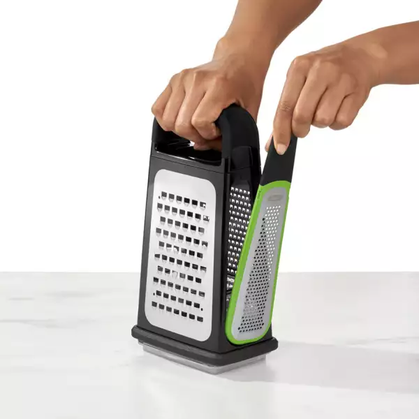Râpe 4 Faces avec zesteur et récupérateur Oxo