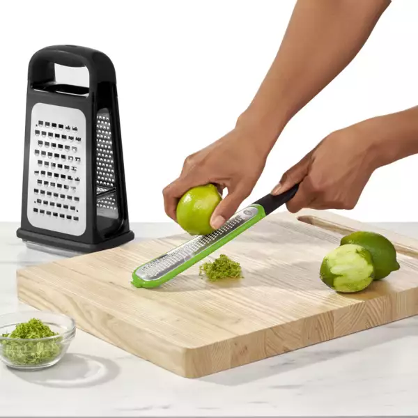 Râpe 4 Faces avec zesteur et récupérateur Oxo