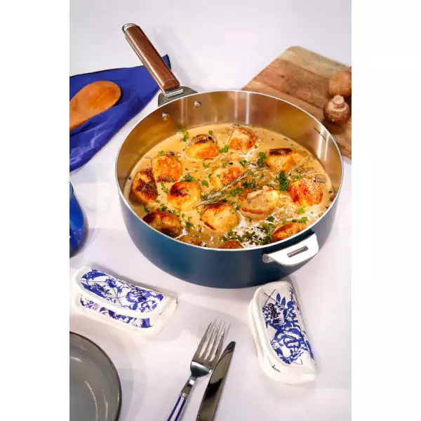 La merveilleuse sauteuse inox Bleu Myrtille Cookut