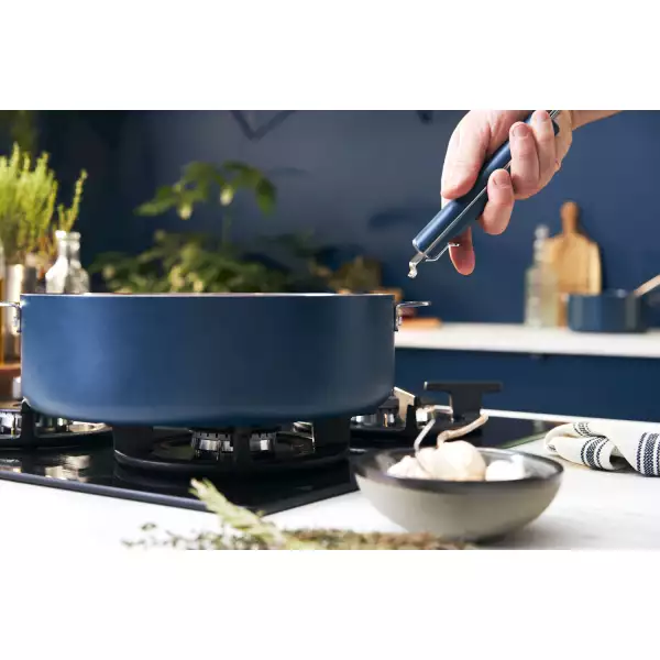La merveilleuse sauteuse inox Bleu Myrtille Cookut