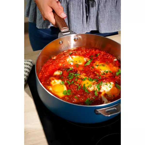 La merveilleuse sauteuse inox Bleu Myrtille Cookut
