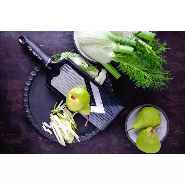 Mandoline en V avec râpe à julienne Microplane
