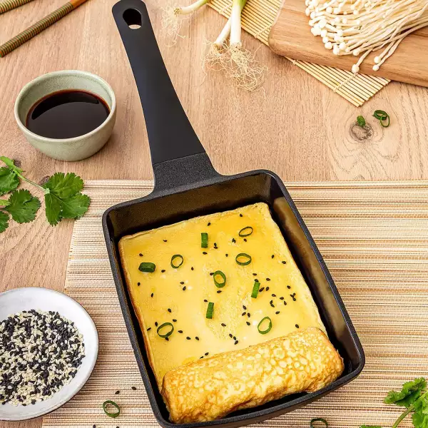 Poêle Tamagoyaki céramique pour omelette japonaise avec spatule Mastrad
