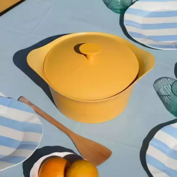 L'incroyable Cocotte Cookut 24 cm Mangue (avec poignée et maniques)