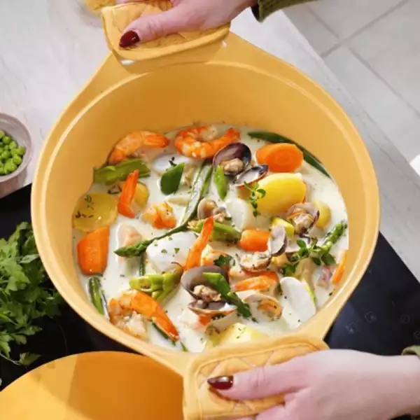 L'incroyable Cocotte Cookut 24 cm Mangue (avec poignée et maniques)